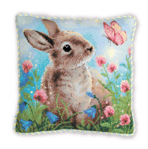 Riolis Bunny in Clover Cushion 30 op 30 cm
